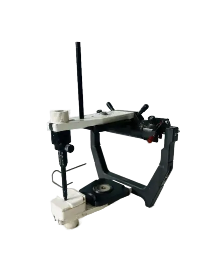 Точная оценка положения челюсти с использованием артикулятора для детального анализа прикусных соотношений