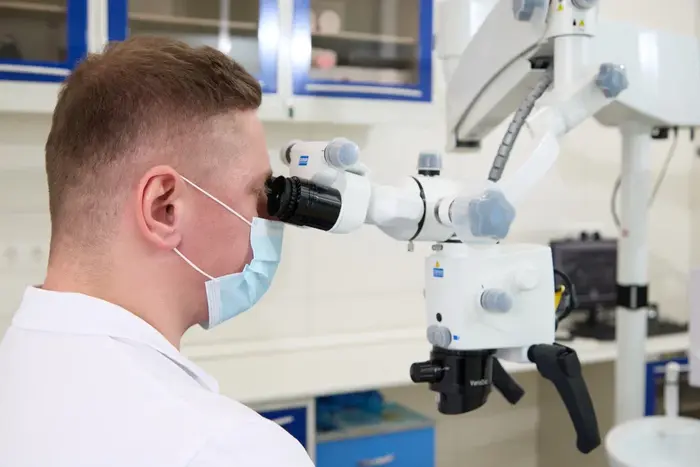 Лечение под микроскопом